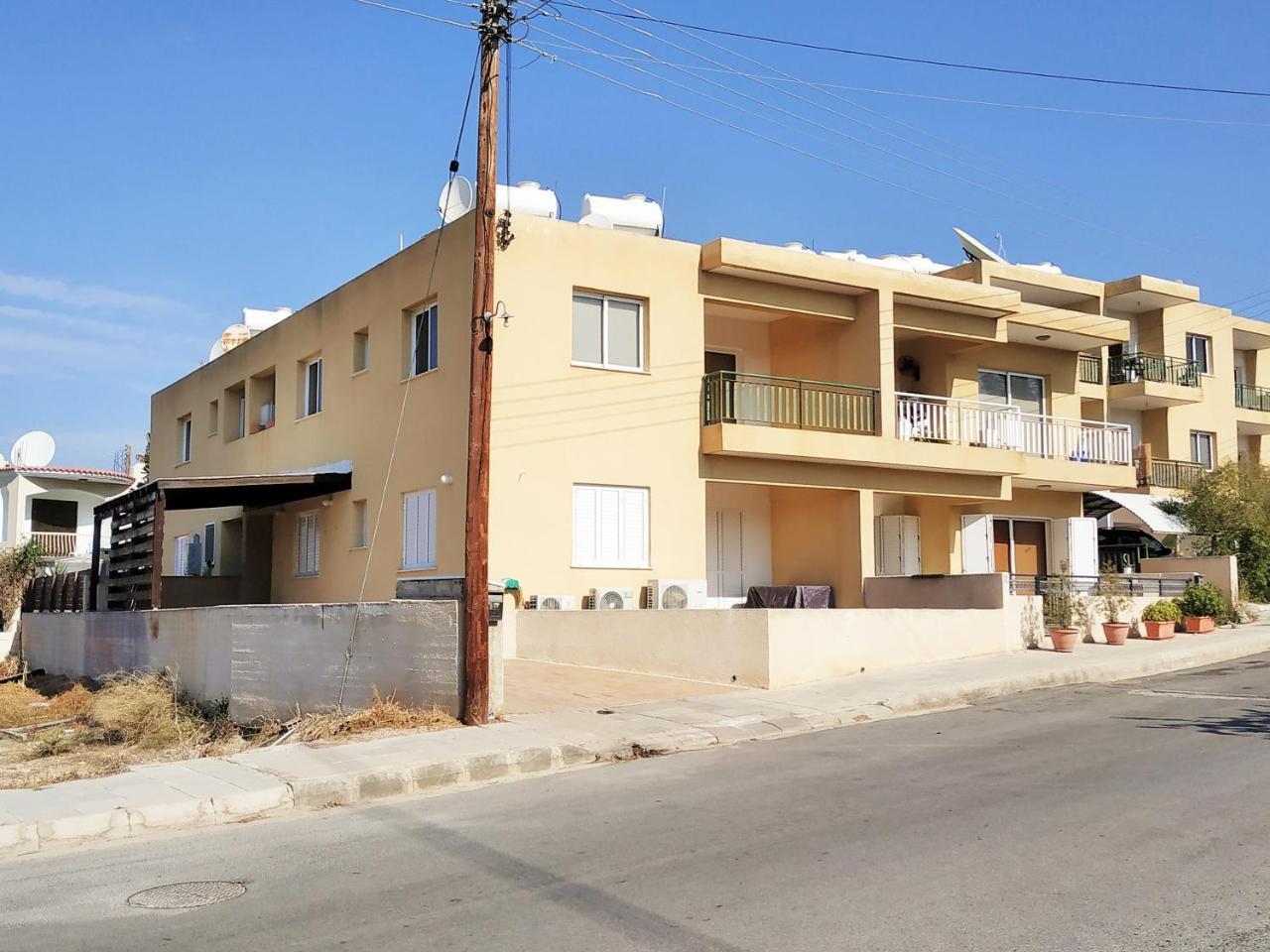 Kissos Apartment Paphos Exterior photo